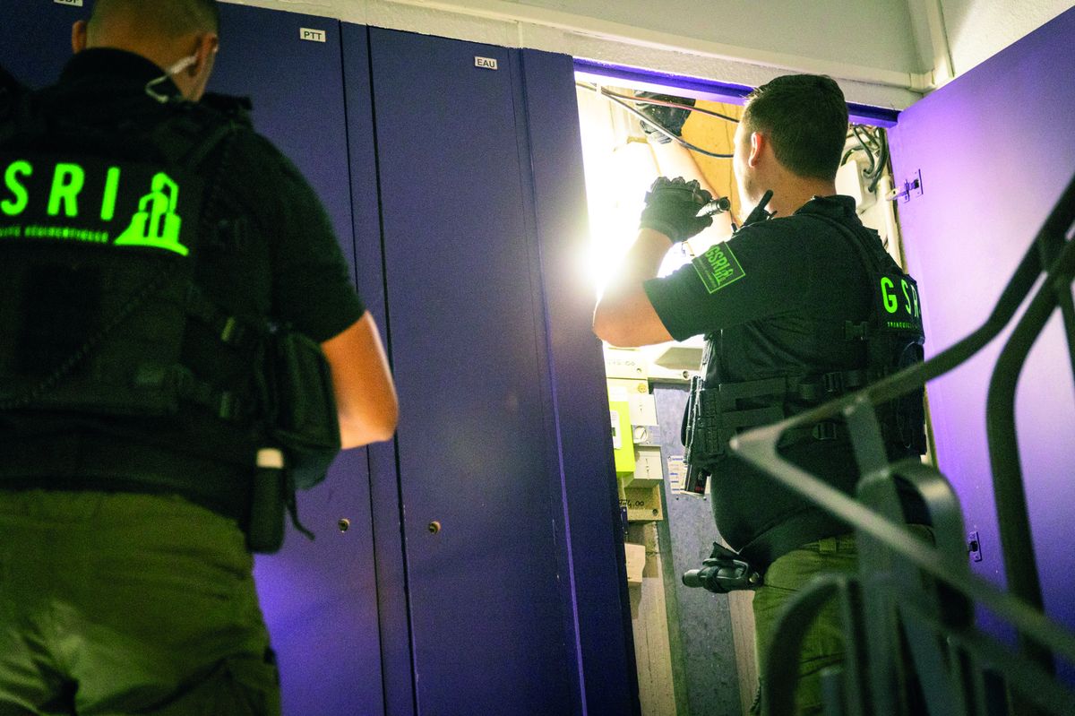Ronde de nuit d'un agent GSRI dans une résidence